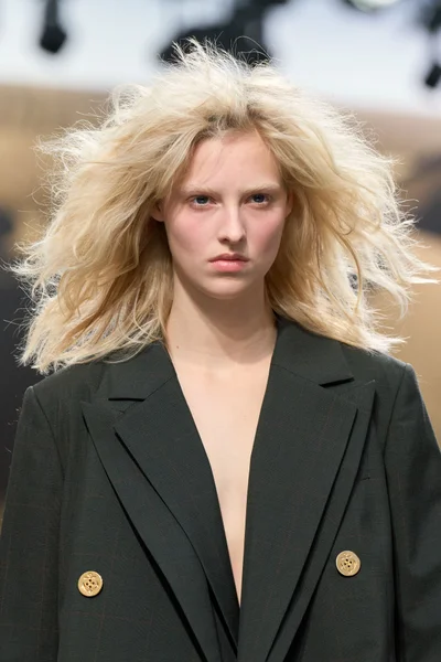 Look 14